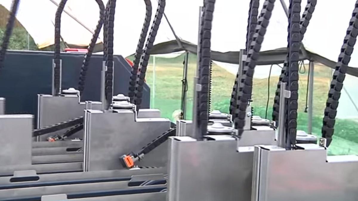 Robotul care lasă sute de mii de români fără loc de muncă (VIDEO)