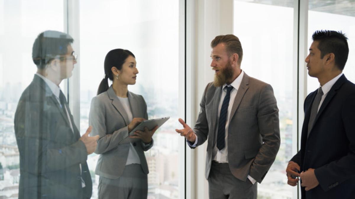 business_discussion_meeting_presentation_briefing_53876_34196_08753800