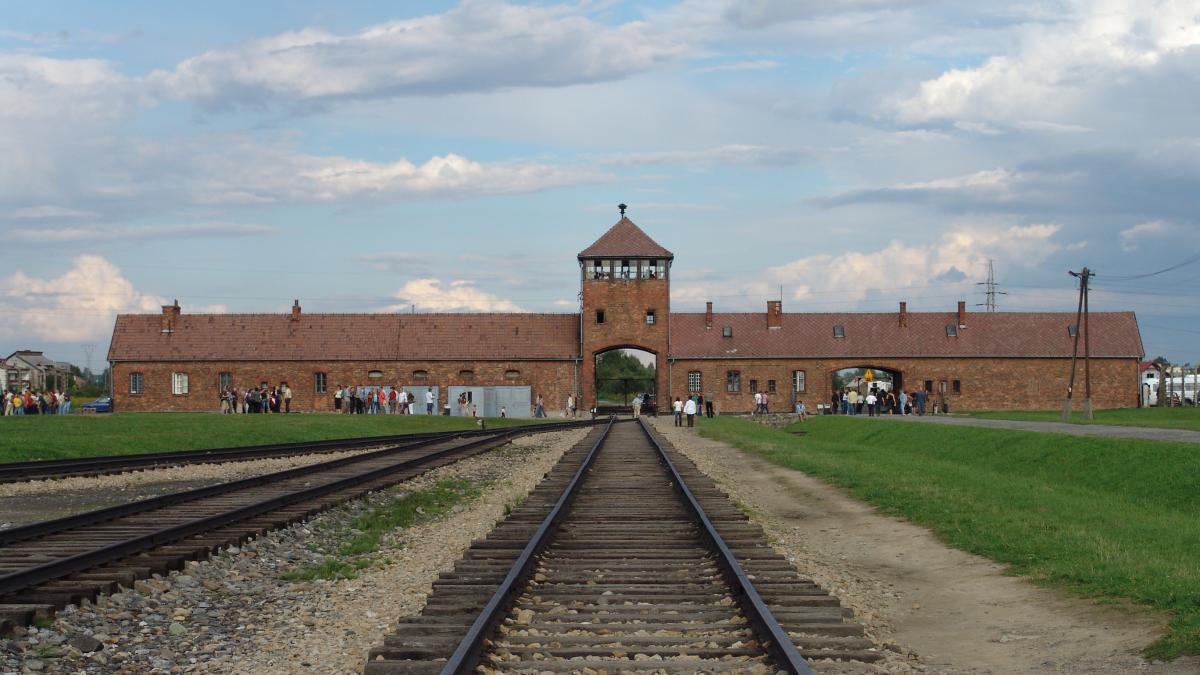 birkenau_gate_04241100