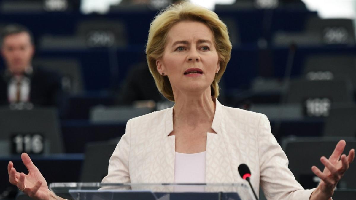 ursula_von_der_leyen_durante_su_discurso_ante_la_eurocamara_28863_15890000