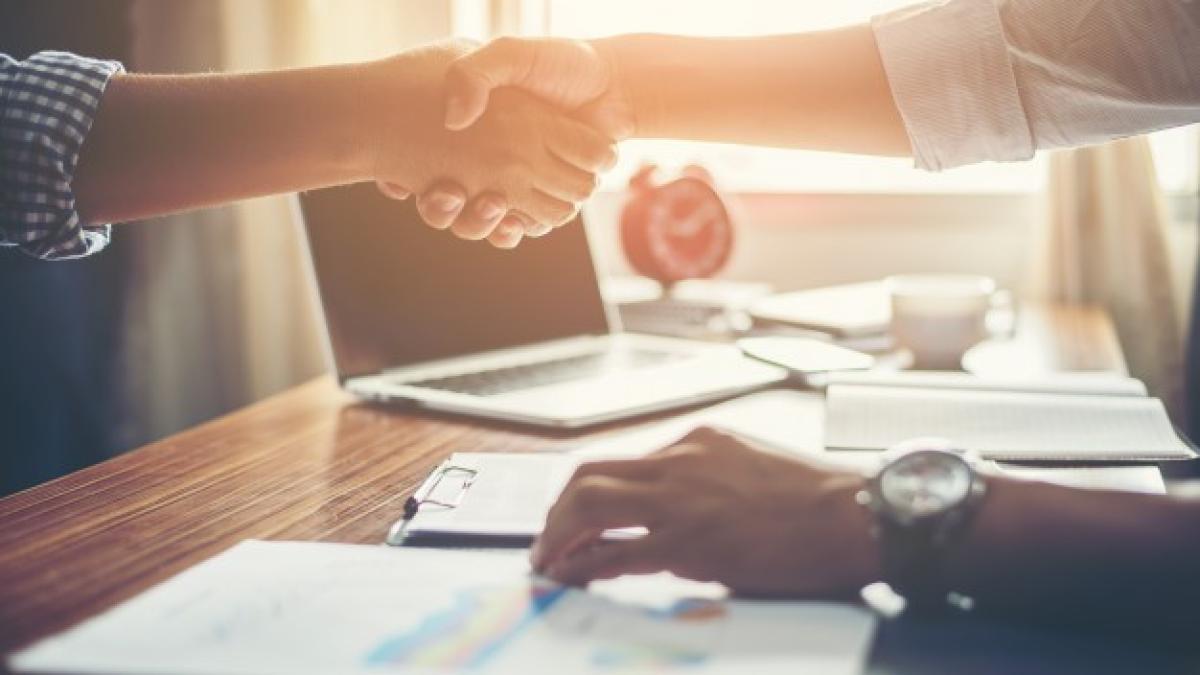 business_people_handshake_greeting_deal_work_1150_645_14940500