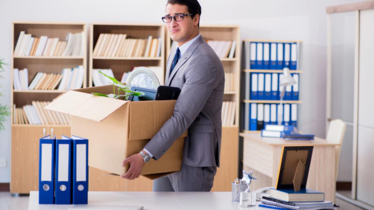 man_moving_office_with_box_his_belongings_85869_6392_82963700