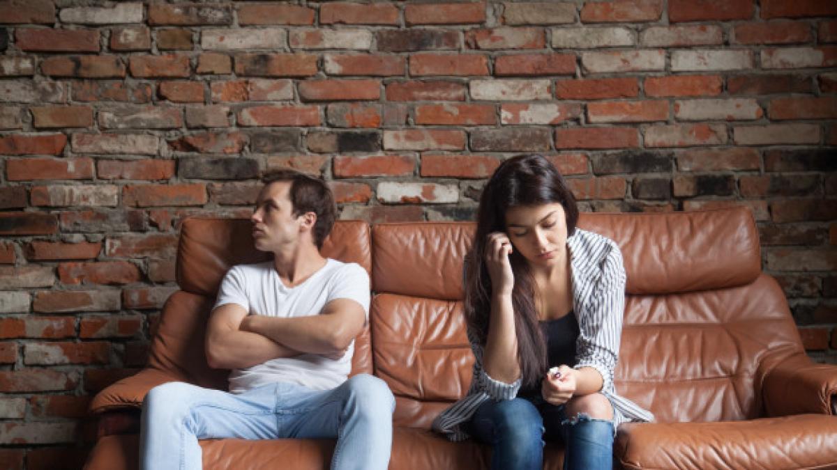 frustrated_upset_couple_after_quarrel_sitting_sofa_home_1163_4450_02243700