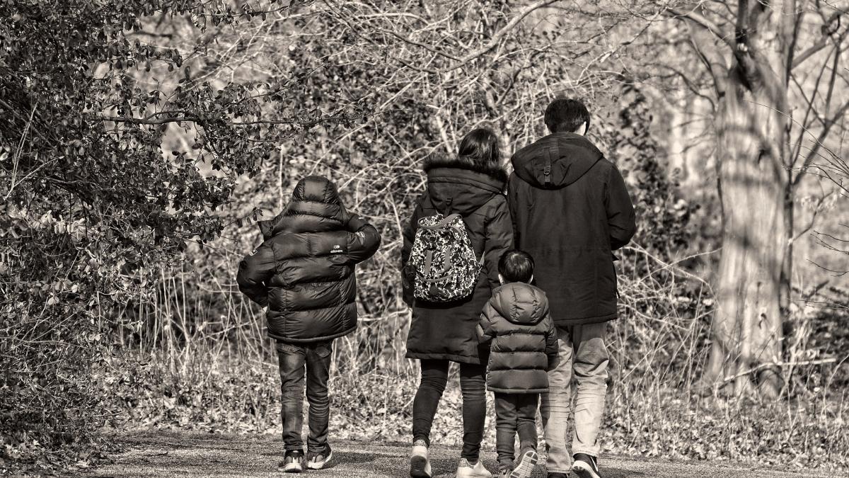 family_3209517_1920_90323300