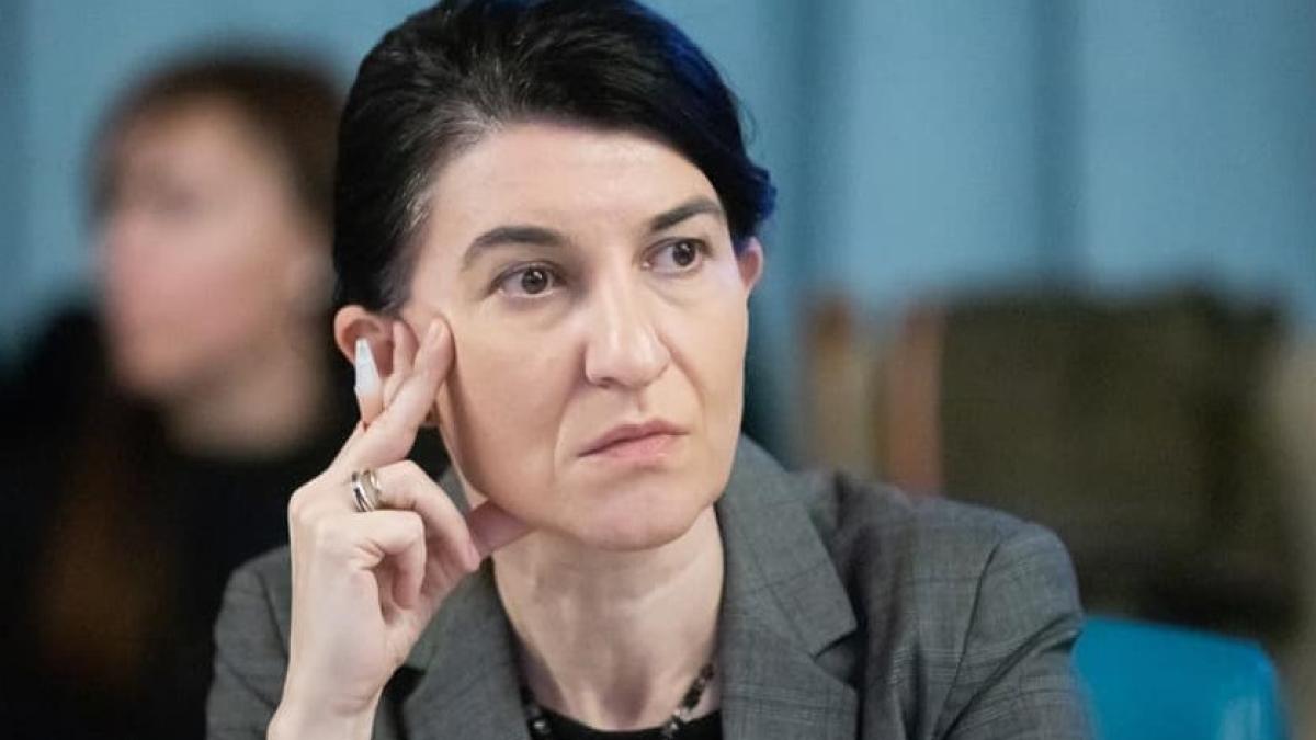 violeta_alexandru_85153100