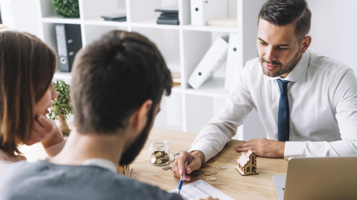 couple_consulting_with_real_estate_agent_23_2147797582_74073700