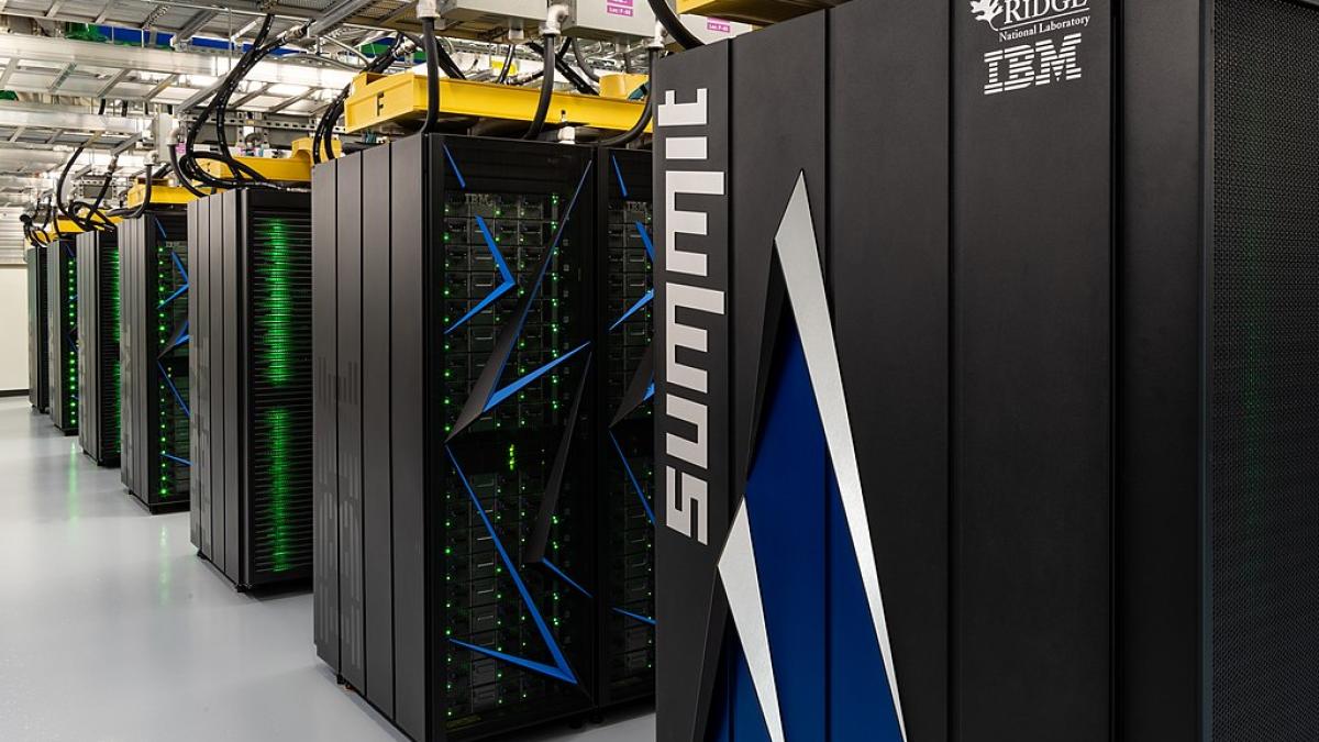 1024px_summit_supercomputer_28281700