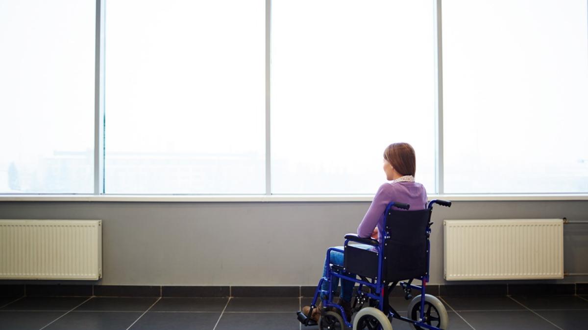 invalid__scaun_cu_rotile_25250300