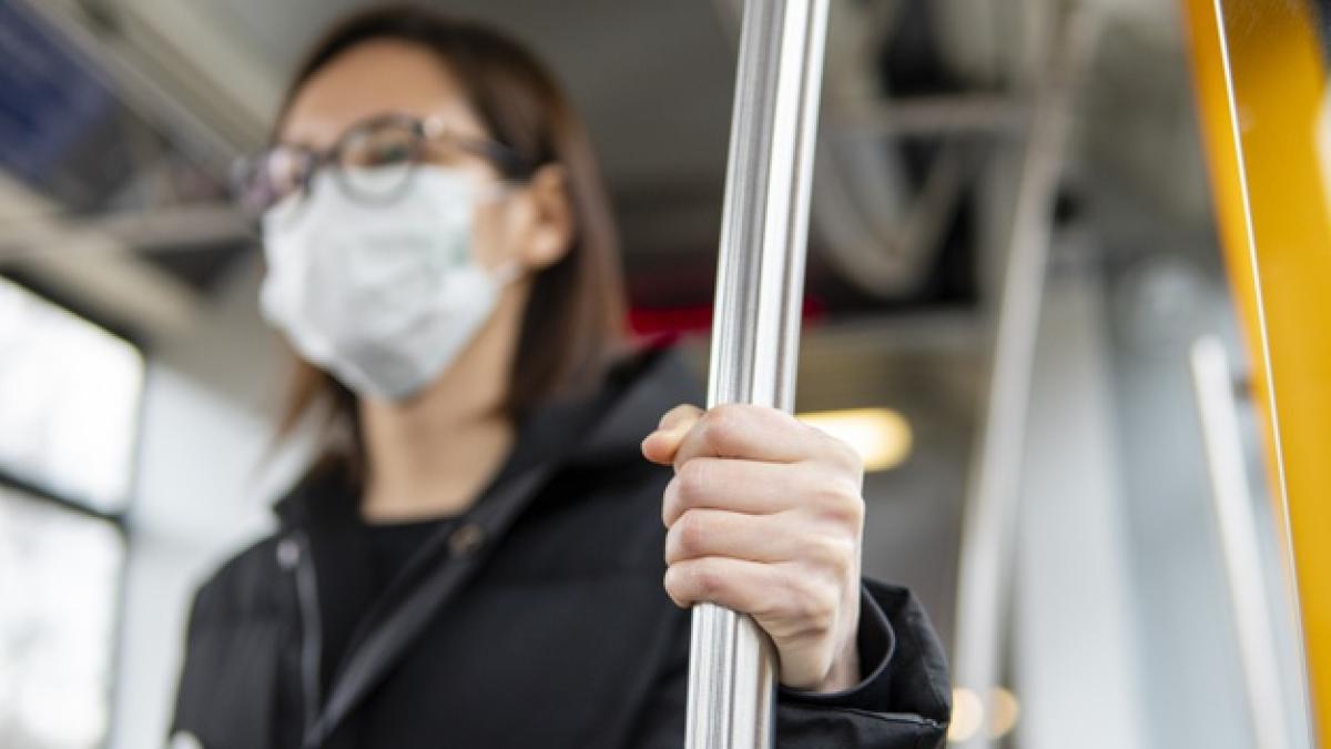 portrait_young_woman_using_public_transport_with_mask_23_2148454252_84692900