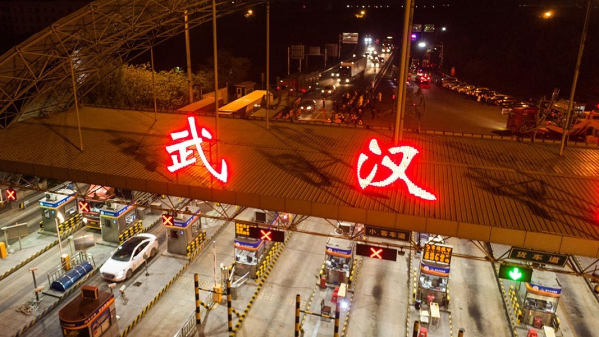 Coronavirus. Wuhan a ieșit din carantină. Mii de chinezi pleacă din oraș VIDEO