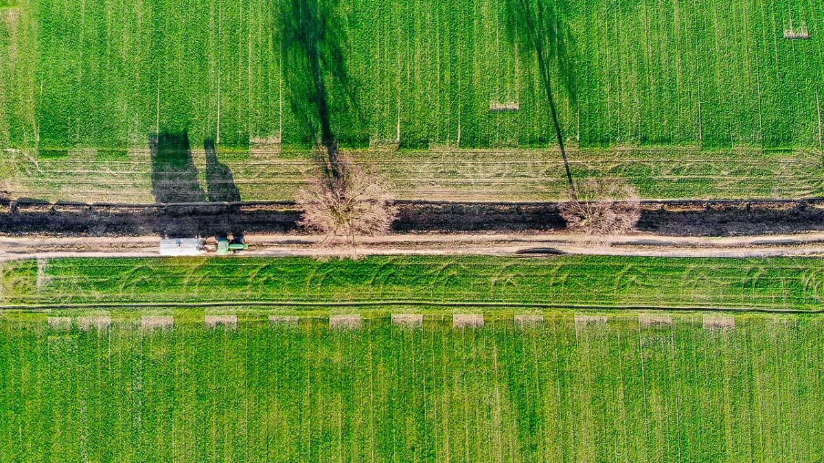 tractor_drona_82327500