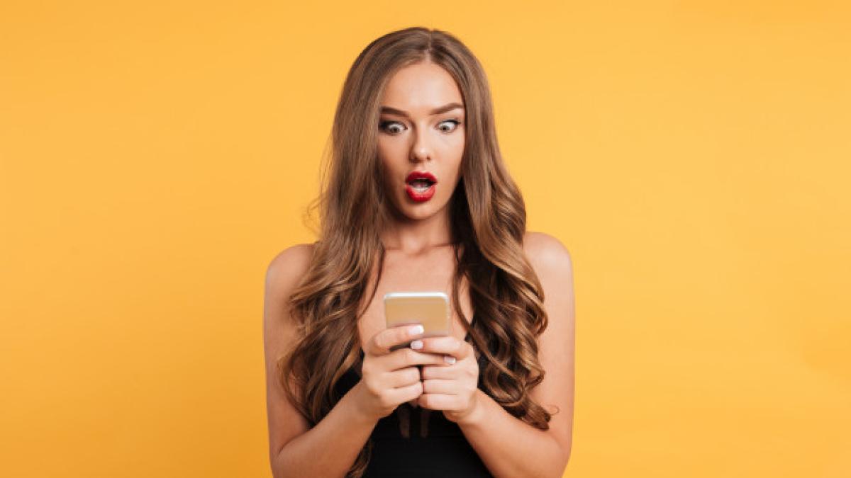 portrait_shocked_attractive_woman_black_dress_171337_11493_03263500