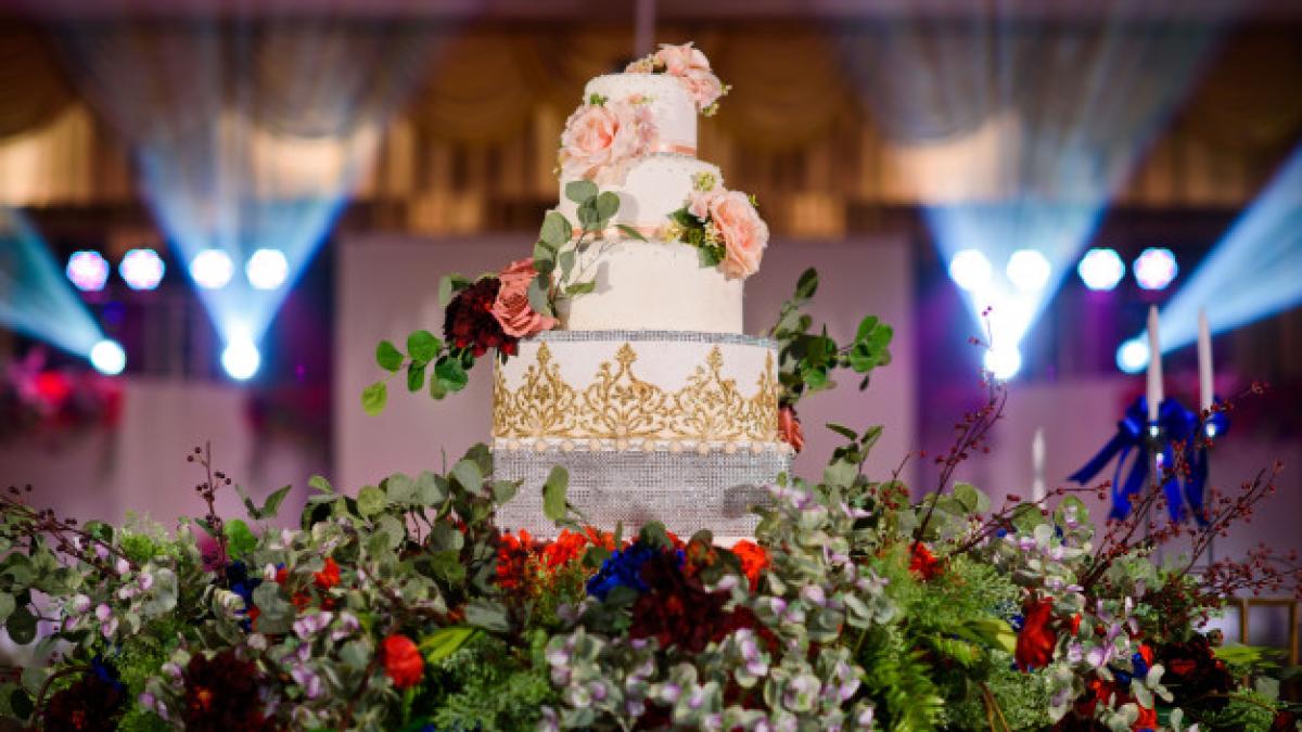 beautiful_wedding_cake_white_cake_wedding_decoration_41969_184_08086300