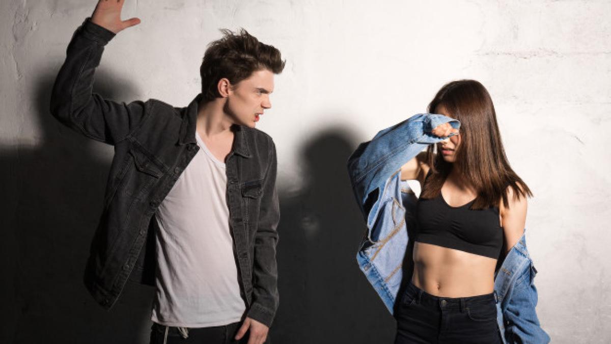 hipster_man_tries_strike_his_girlfriend_171337_12549_48345000