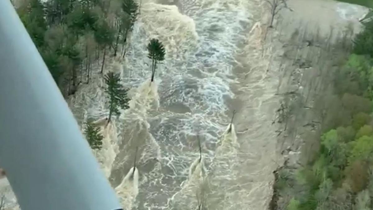 SUA. Altă nenorocire. 11.000 de oameni evacuați de urgență VIDEO