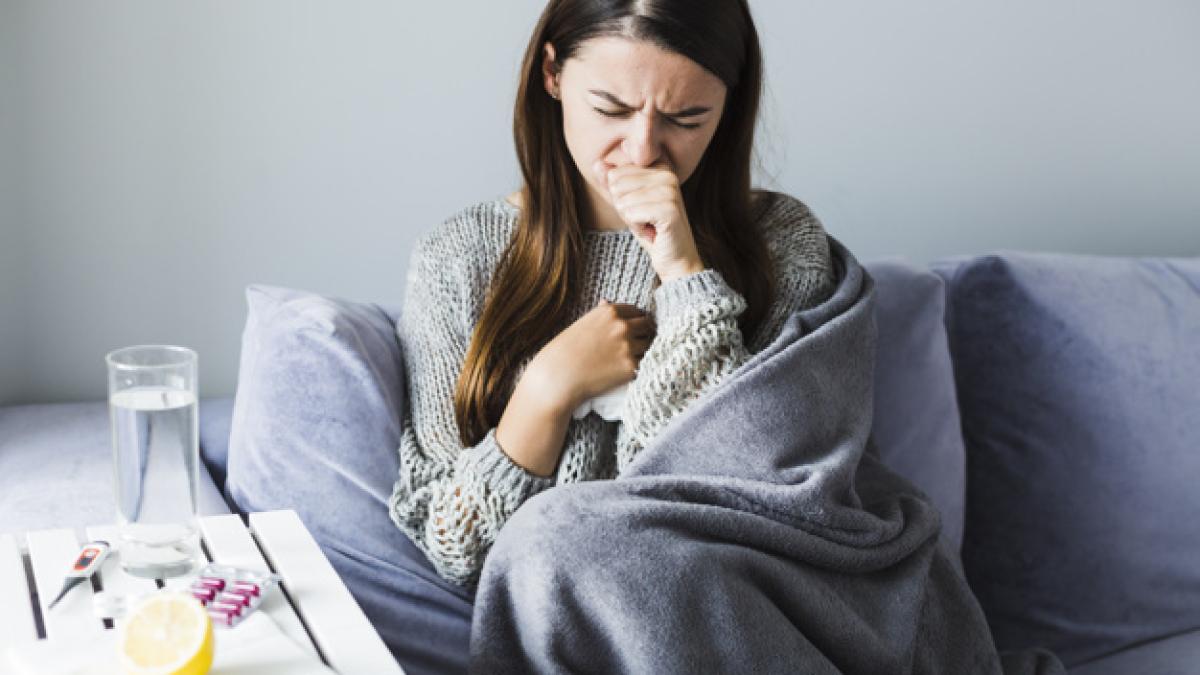 woman_blanket_coughing_23_2147934390_83934000