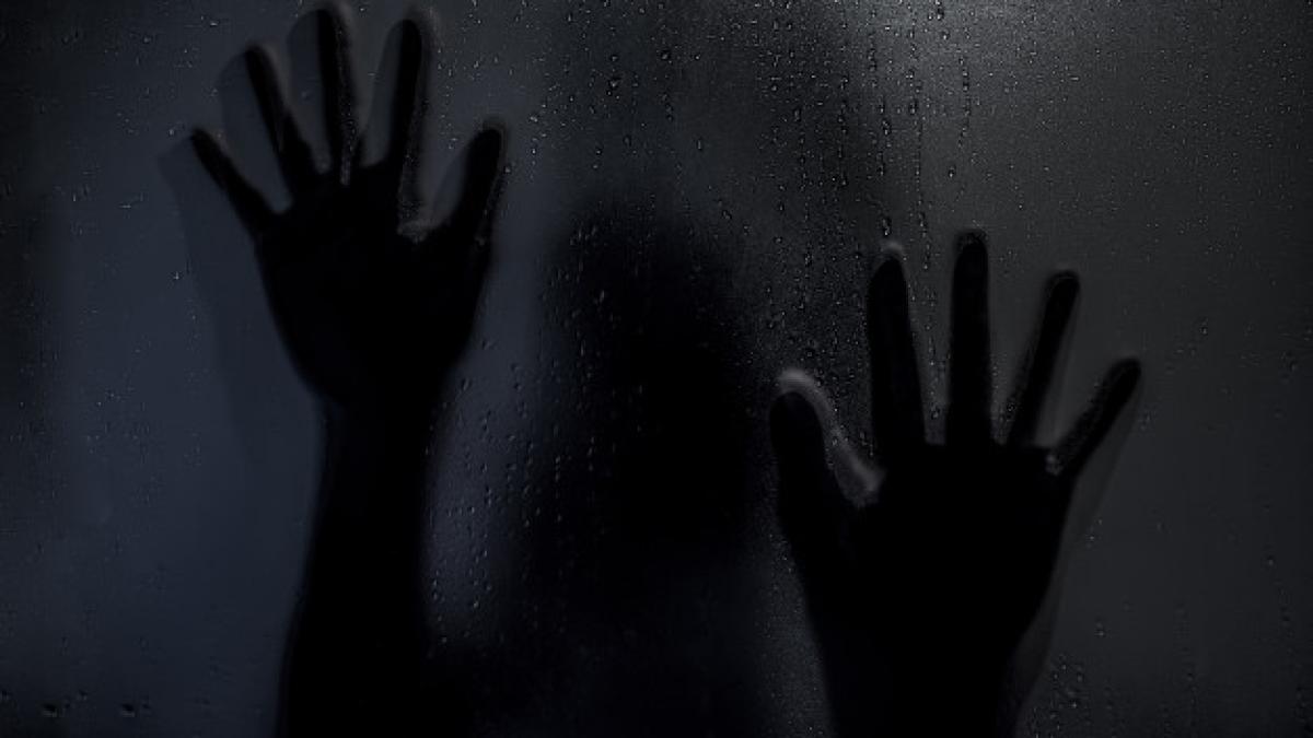 horror_ghost_girl_matte_glass_black_white_halloween_festival_concept_1418_2159_69590300