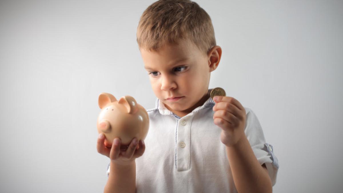 little_boy_saving_up_102671_3903_62838900