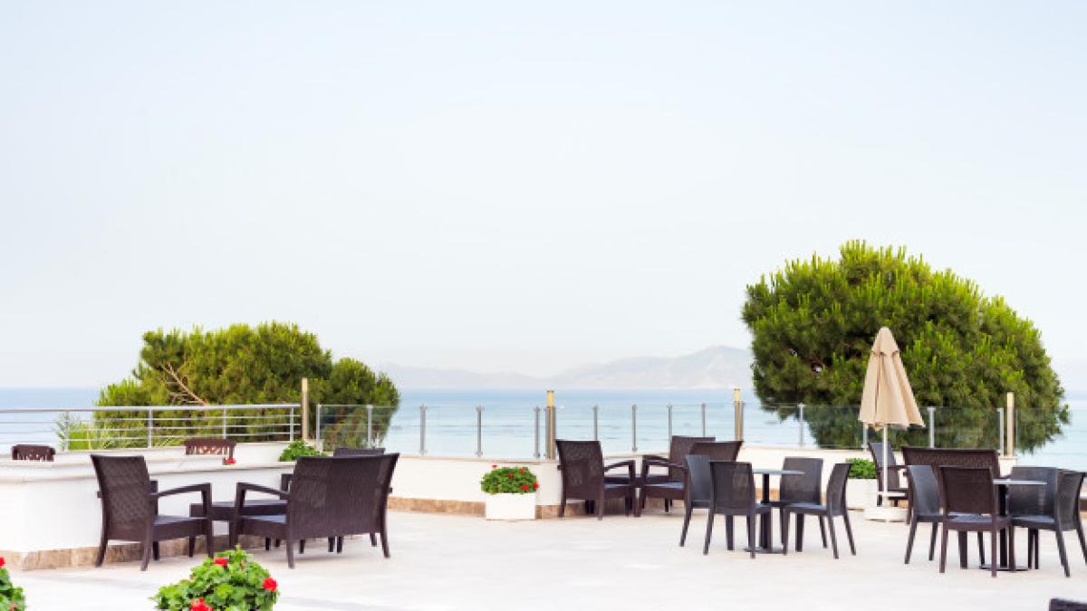 cozy_wicker_table_outdoor_cafe_bar_rooftop_morning_with_view_sea_70626_9778_04963400