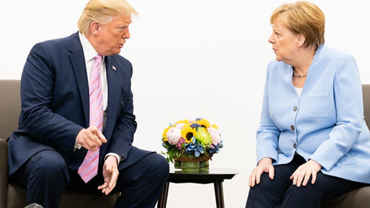 trump_merkel_05150100