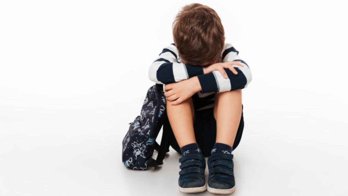portrait_upset_sad_little_kid_with_backpack_171337_7227_03619600