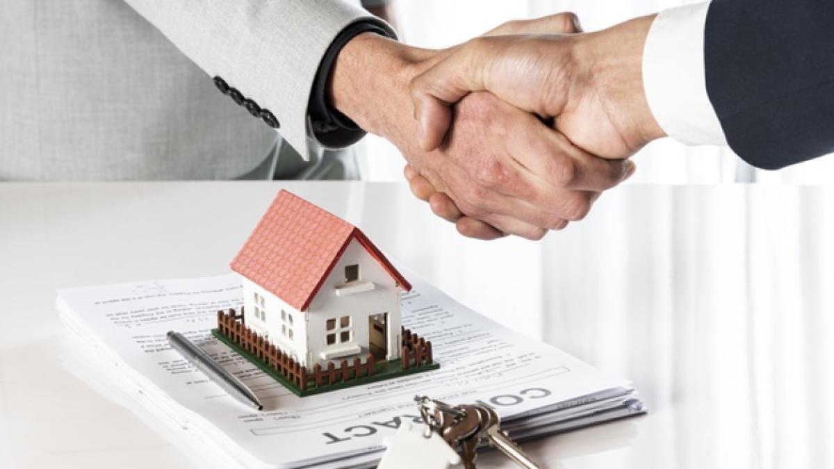 people_shaking_hands_toy_model_house_23_2148301743_18080000