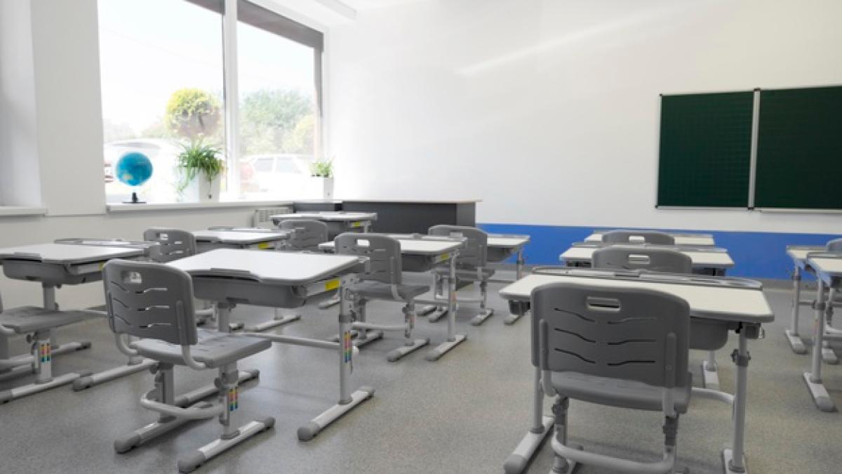 high_angle_empty_class_view_23_2148601451_07566100