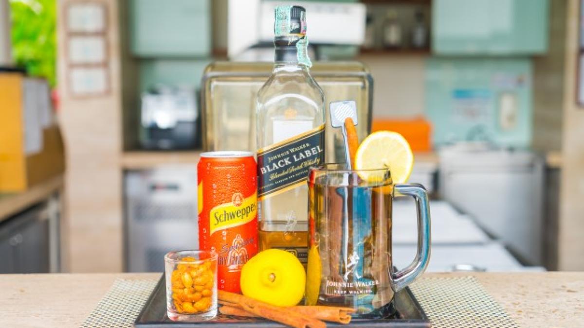 bangkok_thailand_october_09_2015_johnnie_walker_black_label_e_1232_3322_56539900