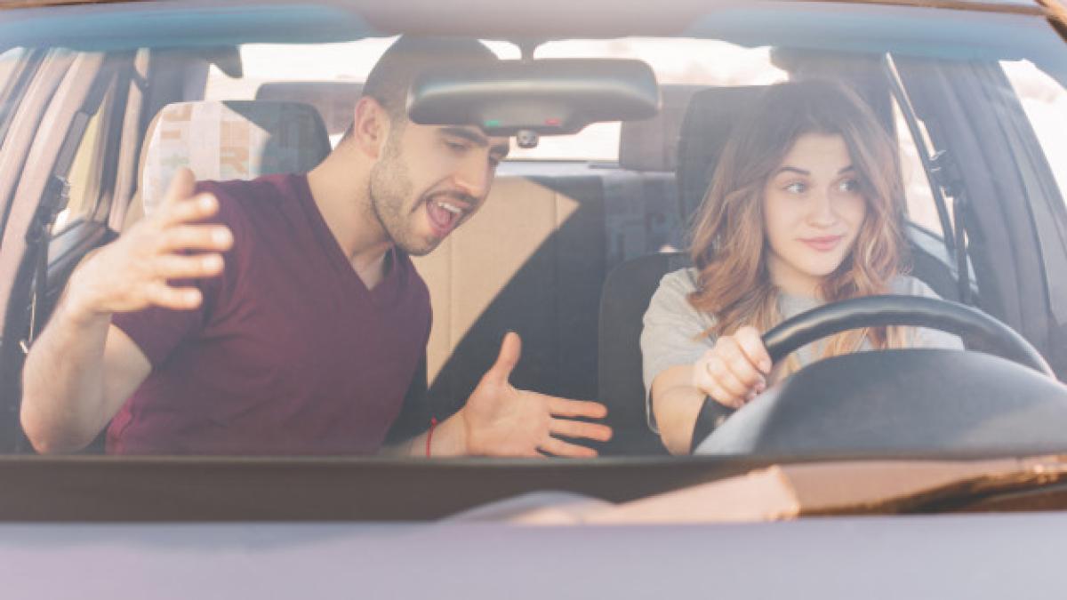 driving_test_male_instructor_teaches_inexperienced_female_trainee_drive_car_176532_8037_55255900