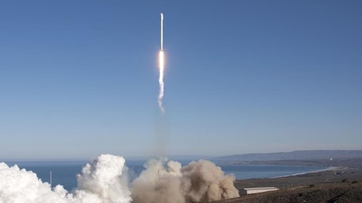 rocket_launch_693260_640_96895500