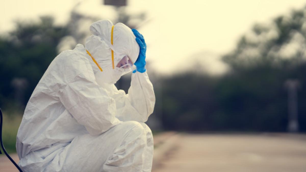 virologist_wearing_ppe_she_is_feeling_hopeless_tired_46139_1332_28987400
