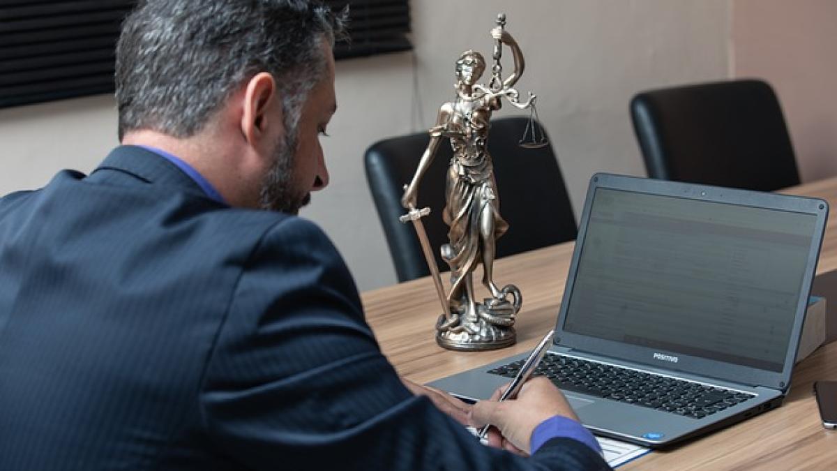 right_4944550_640_03261400