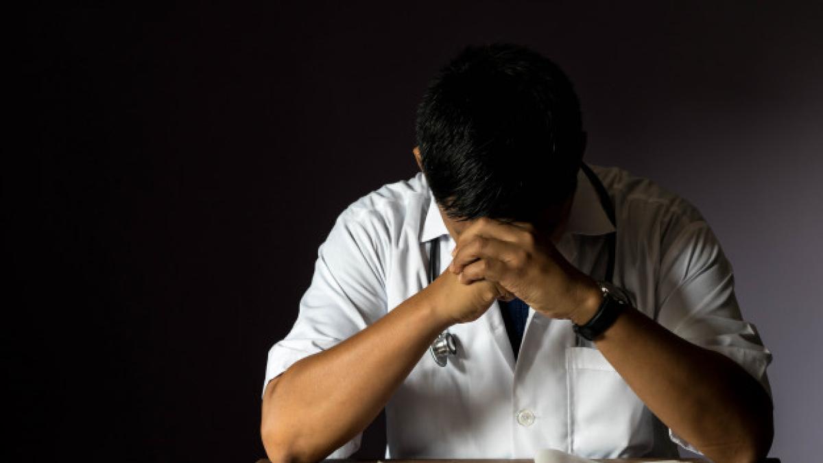 serious_doctor_was_stressed_dark_room_73622_717_27227000