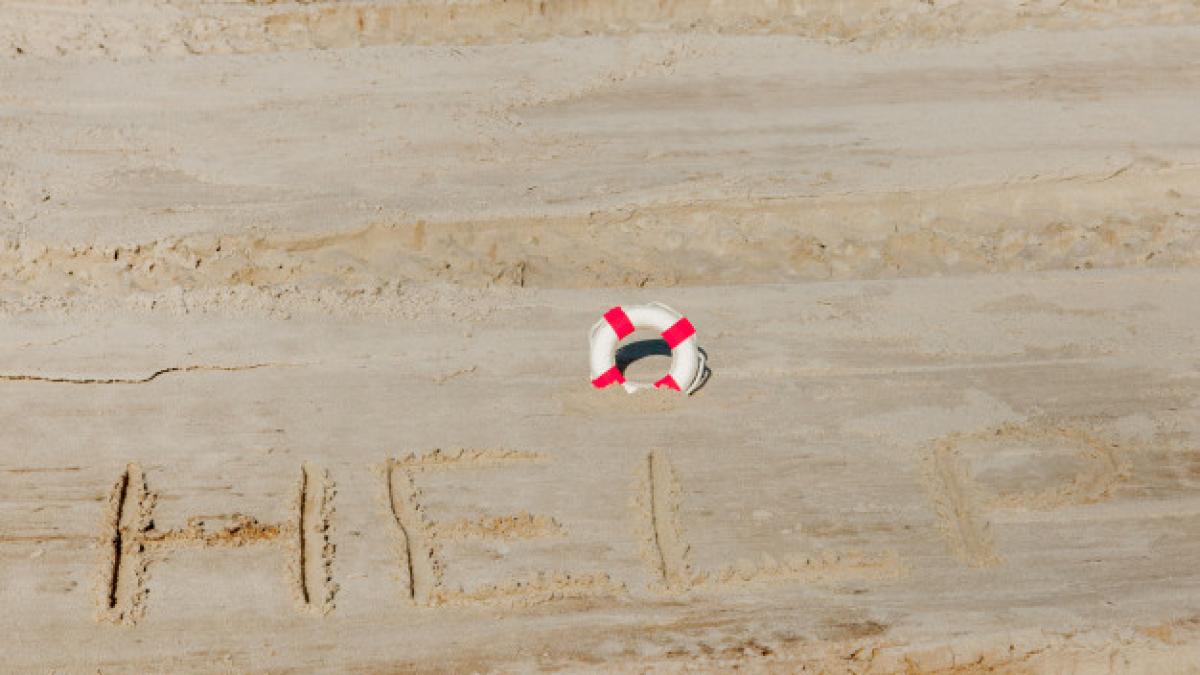 help_me_inscription_lifebuoy_sand_please_help_me_tropical_beach_130265_3006_88978000