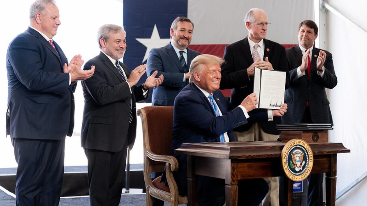 donald_trump_semnare_19054100