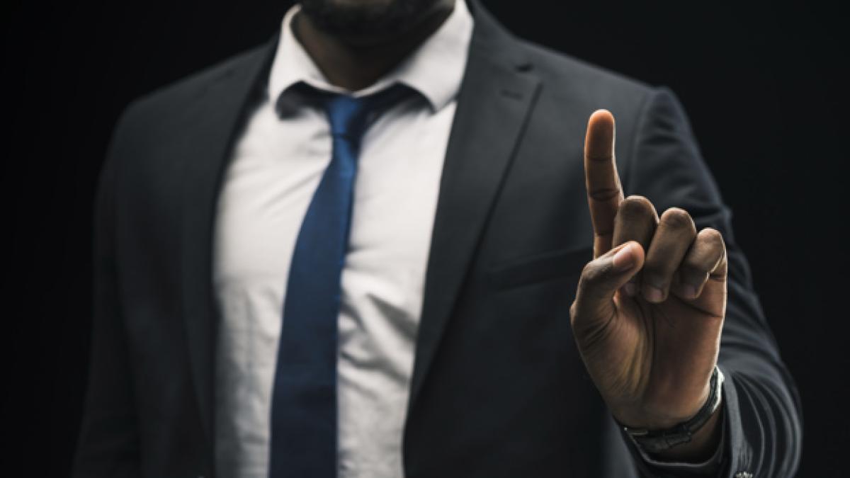 ethnic_businessman_pointing_up_23_2147768611_20261200