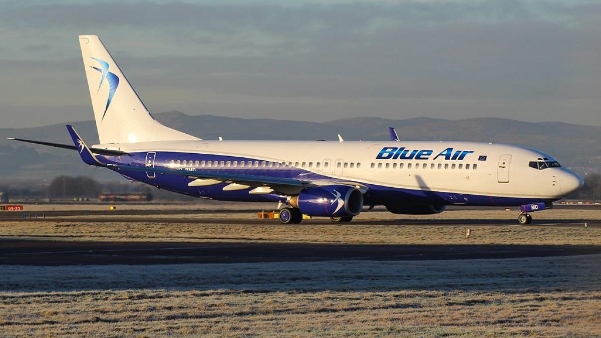 yr_bmd_boeing_737_800_blue_air_32191971815_04218200