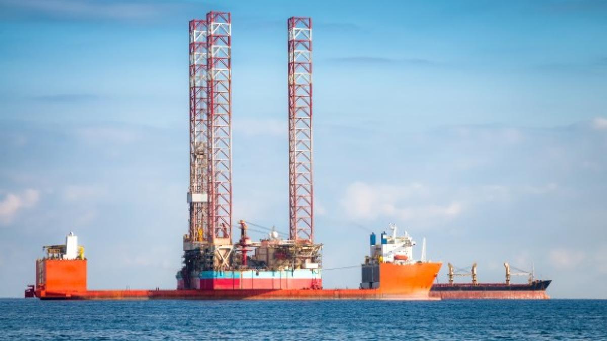 semi_submersible_oil_rig_vessel_1401_372_39755600