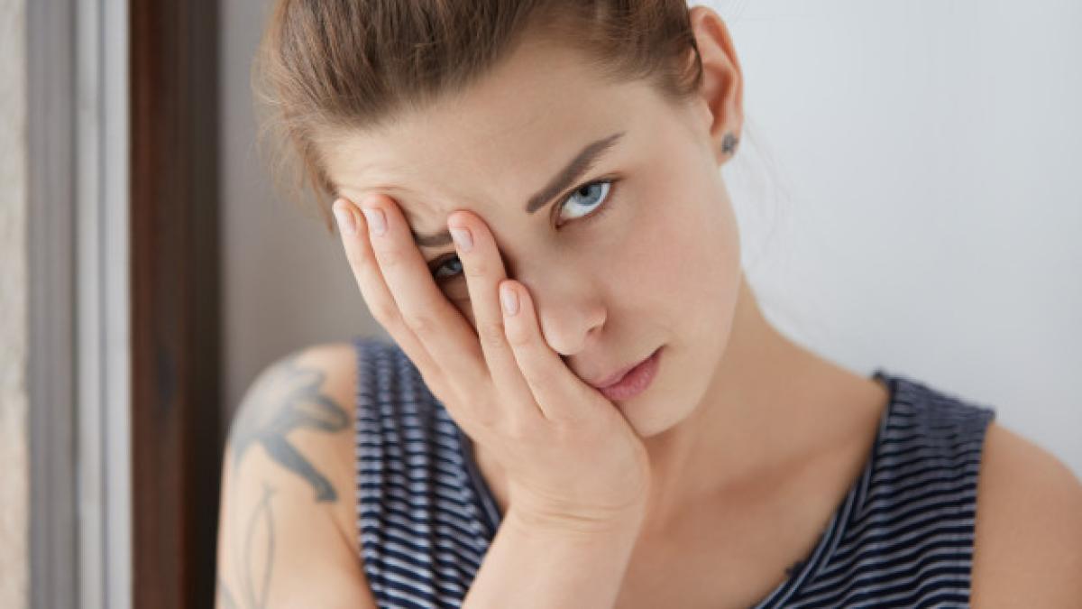 beautiful_portrait_bored_female_resting_half_her_face_her_palm_attractive_girl_with_brown_hair_blue_eyes_getting_tired_wonky_conversation_trying_hide_from_dull_talk_her_arm_273609_5723_89786900