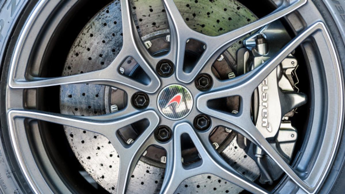 close_up_mclaren_wheel_brake_system_110488_676_19649500