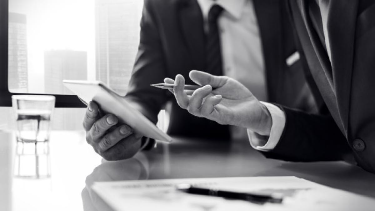 coworkers_team_brainstorming_53876_65479_86789100