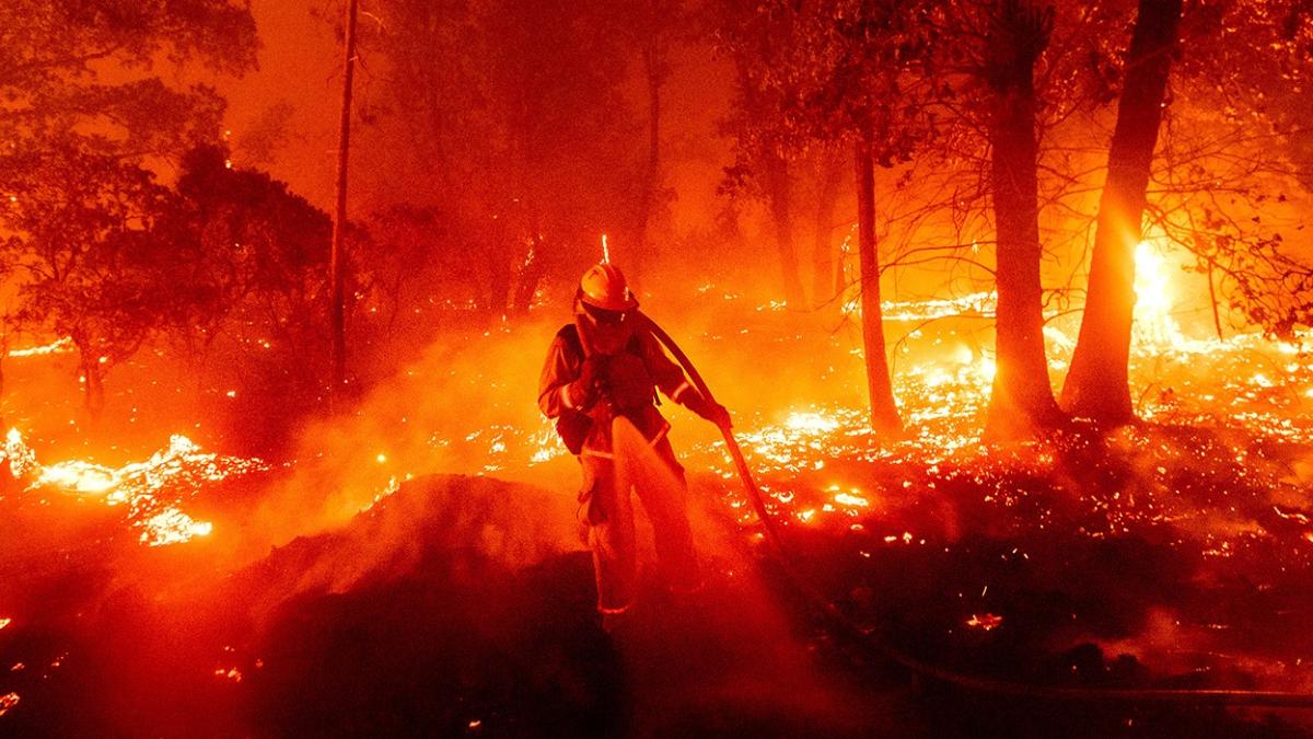 California, în FLĂCĂRI. Imagini ÎNFRICOȘĂTOARE din San Francisco VIDEO