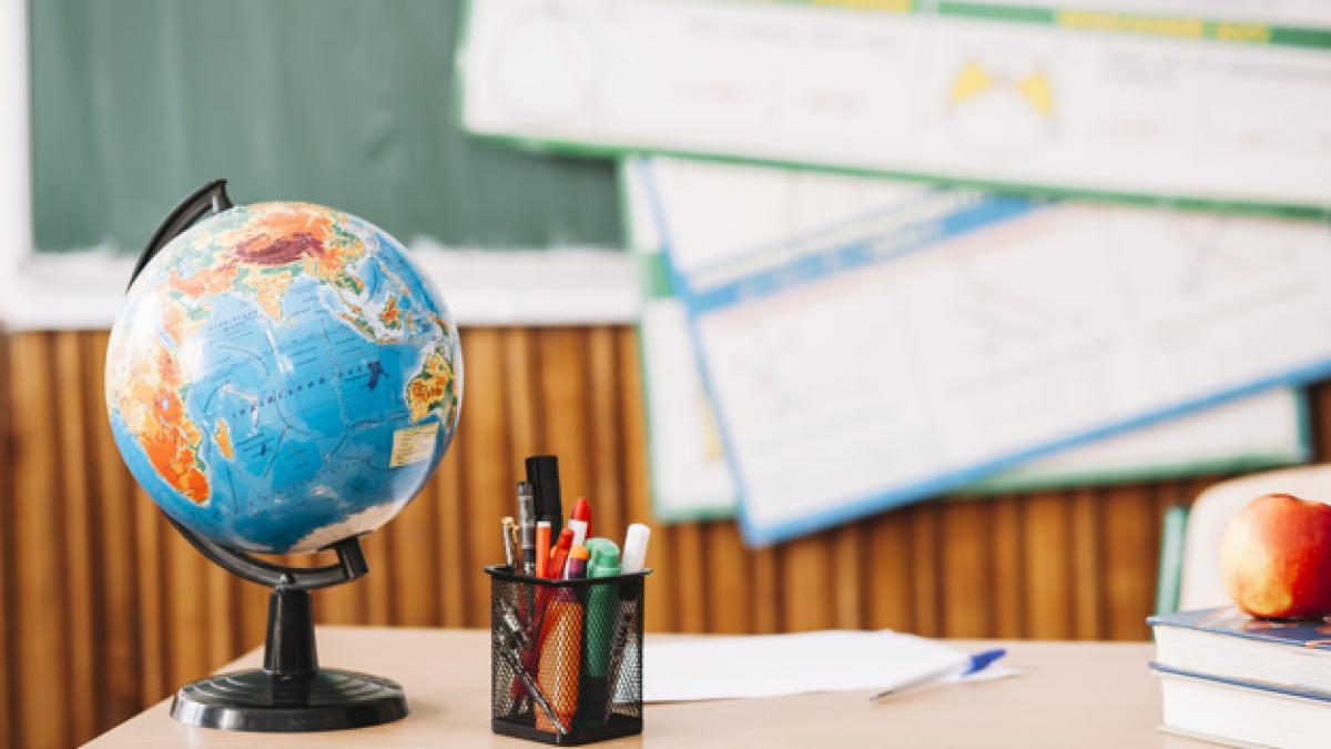 globe_teacher_table_23_2147885264_37545500