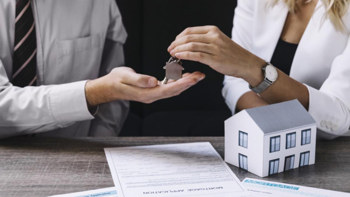 realtor_passing_key_new_owner_23_2147764177_30274700