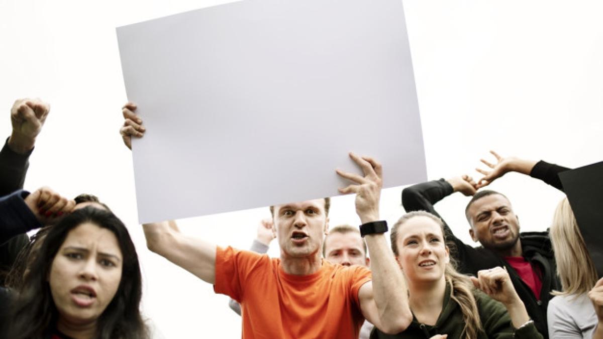 group_angry_activists_is_protesting_53876_73066_15436200