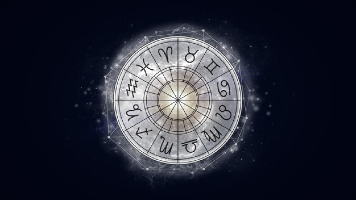 astrological_circle_with_signs_zodiac_background_starry_sky_164357_3348_11424300