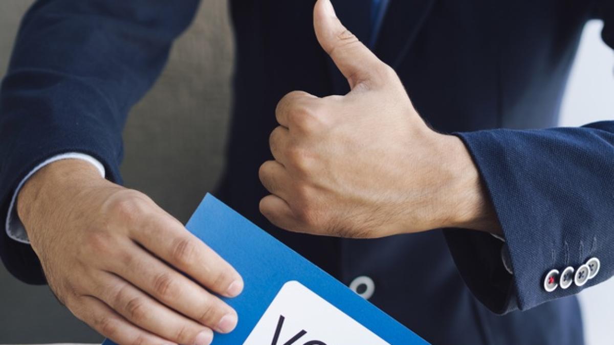 man_putting_his_ballot_box_23_2148265567_33185200