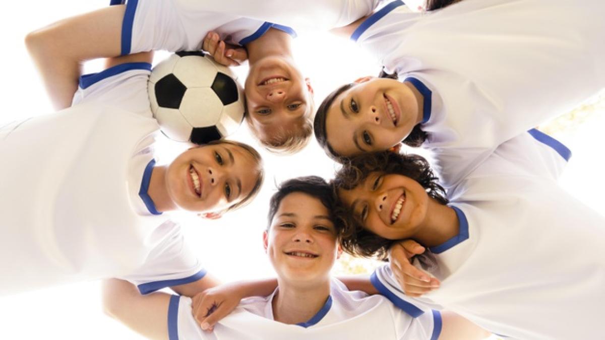 low_angle_kids_sportswear_looking_down_23_2148631518_02501000