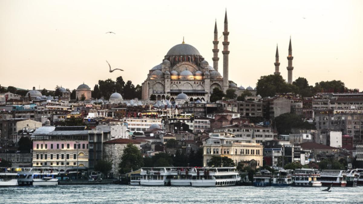 istanbul_s_ocean_with_cruise_ship_53876_42289_45610900