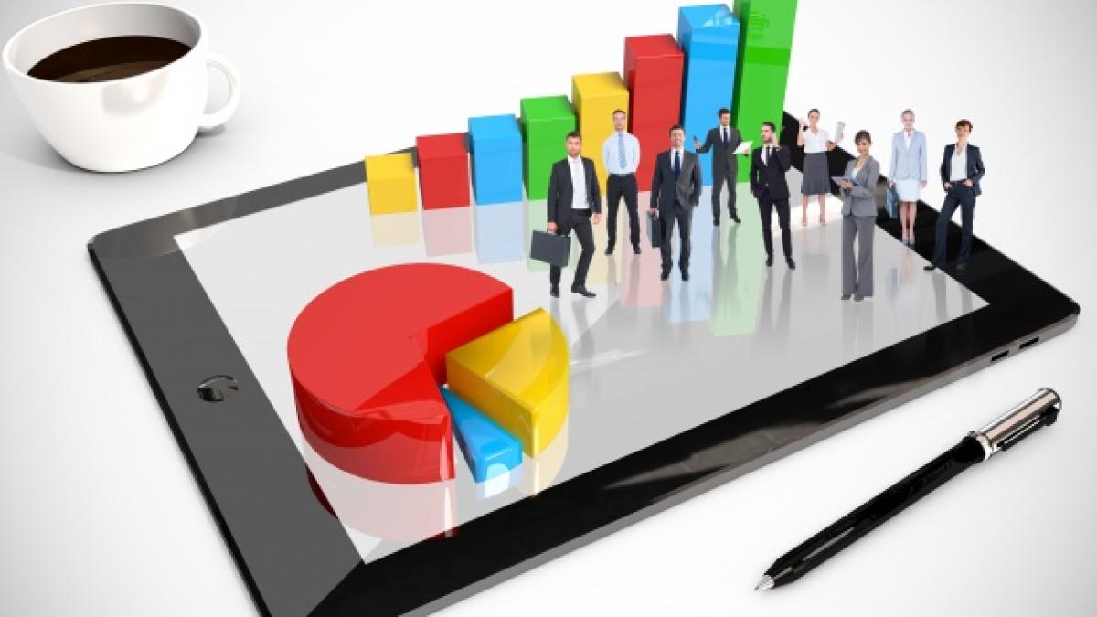 people_tablet_with_bar_graph_1134_472_35290100